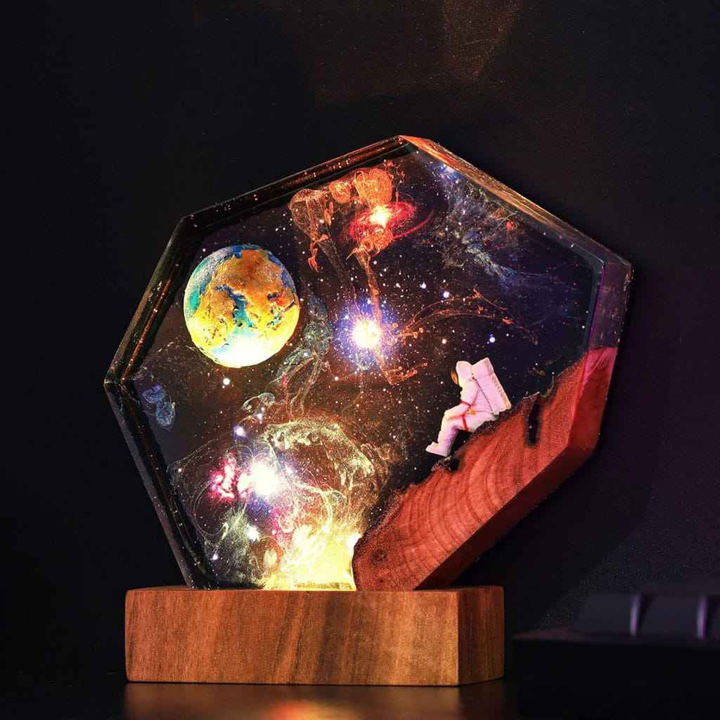 Earth Astronaut Resin Lamp Wood Stand