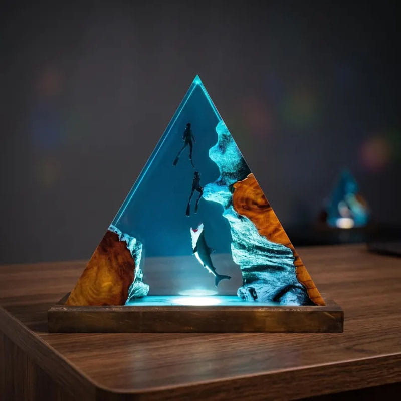 Shark Diver Triangle Lamp White LED